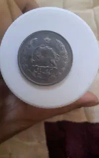تعدادی سکه یک ریالی