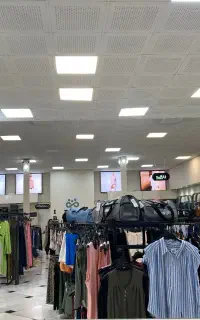 استخدام فروشنده ایی با مو