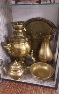 سماور زغالی با سرویس کامل و ظروف مسی