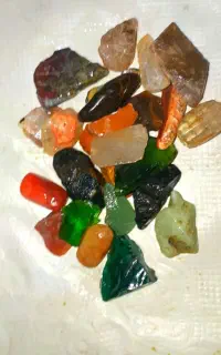 سنگ شبیه یاقوت