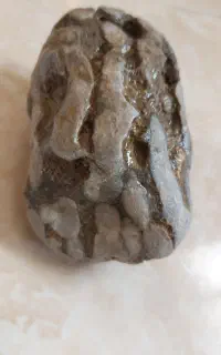 تعدادی سنگ زیبا و مشکوک