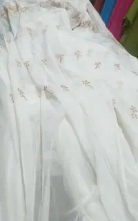 عرض پرده ۲/۴۰    طول ۲/۷۰     پرده پیله هایه داره
