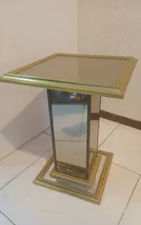 زیر گلدونی اینه ای طلایی سالم