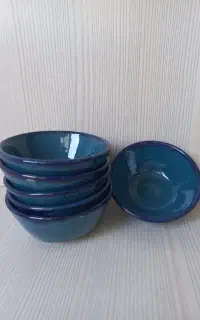 پیاله و ظرف پایه دار کوچک