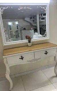 آینه و‌کنسول میز ناخن