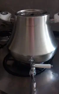 کتری شیر دار