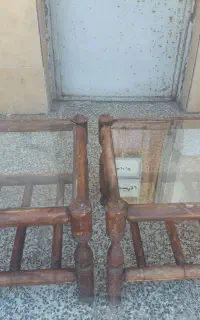 دو میز عسلی سالم در حد نو پایه چوبی رویه شیشه
