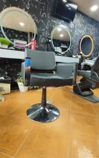 چند عدد وسیلع ارایشگاهی ب فروش میرسد