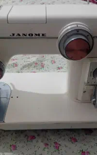 چرخ خیاطی ژانومه۸۰۲ اصل