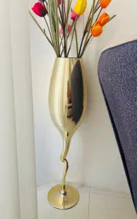 گلدون شیشه با گل
