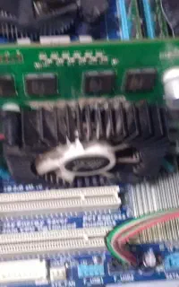 کارت گرافیت یک گیگ   9400gt خروجی vgi