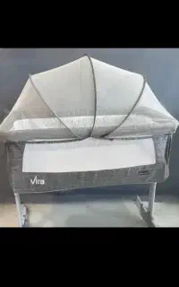 تخت کنار مادر ویرا