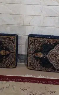 یک جفت پشتی سرمه ای