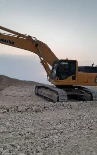 راننده بیل میکانیکی هستم با مدرک ویژه.