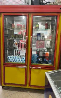 یخچال سوپرمارکتی سالم و تمیز