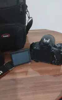 دوربین عکاسی دیجیتال کنون ۷۰۰ با لنز ۱۸.۵۵