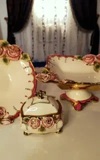 ظرف گل رز
