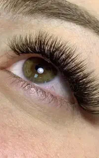 نیازمند پدیکوریست و مژه کار حرفه ای