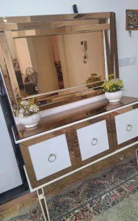 میز تی وی و ایینه کنسول