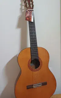 گیتار YAMAHA C40 اصل + کاور برزنتی