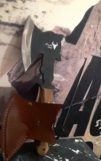 تبر+غلاف چرمی