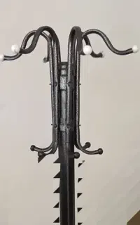 رخت اویز ایستاده