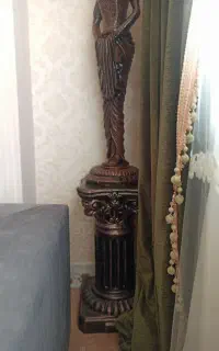 مجسمه و ستون نو