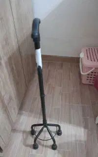 عصای چهار پایه