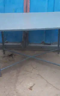 میز کار اهنی ۴عددبایک عددگیره پایه اهنی