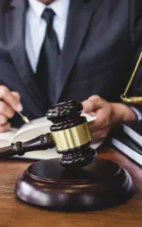 وکیل پایه یک دادگستری و مشاور حقوقی