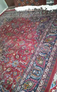 فرش و پشتی دستباف به فروش میرسد