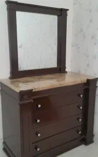 دراور و یک جفت تخت فلزی