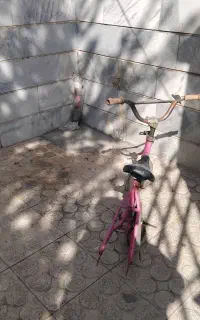 بدنه دوچرخه ۱۲  رنگ صورتی کمی خط وخش