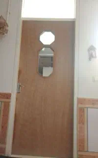 درب اتاق و روشویی