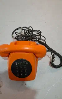 تلفن قدیمی سالم