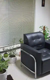 پرده اداری مدرن به ابعاد حدودا ۲.۵ ×۲