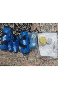 فروش یک دست لباس کاراته و تجهیزات اش