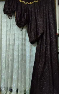 کنار پرده مخمل
