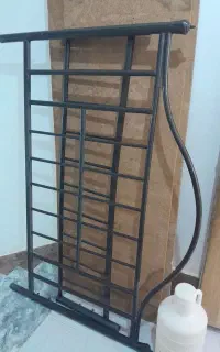 تخت خواب و میل پرده
