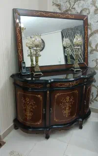 کنسولی شیک با شمعدونی