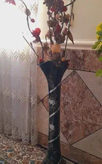 گلدان شیشه ی همراه با گل