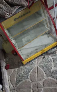 دو عدد ویترین مغازه فروشی