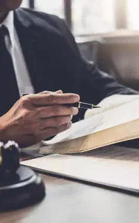 وکیل و مشاوره حقوقی
