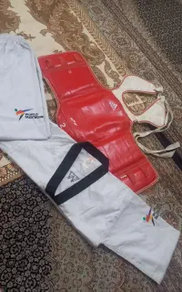 لباس تکواندو و هوگو معاوضه با عصا