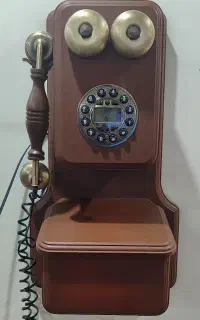 تلفن دیواری قدیمی