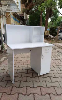 میز تحریر کامپیوتر کتابخانه دار