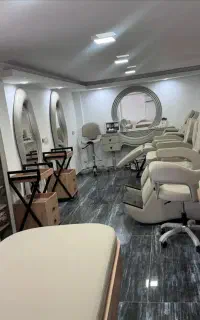 استخدام متخصص اکستنشن مژه
