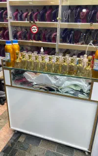 میز عطر و پیشخوان چرخ دار فروشی