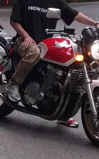 سی بی 1000