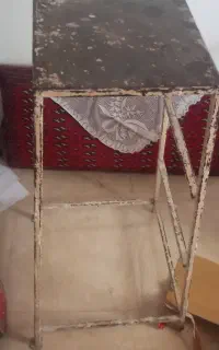 چهارپایه فلزی